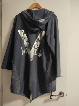 Parka mujer azul con detalles plateados