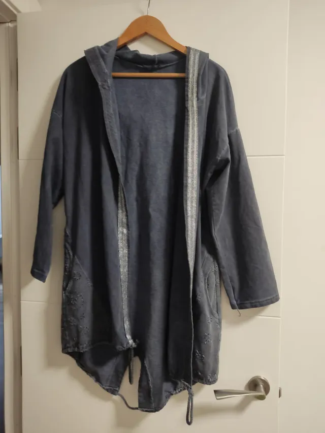 Parka mujer azul con detalles plateados