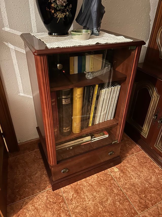 Vetrina in legno e vetro