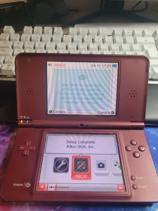 Nintendo DSi XL Roja