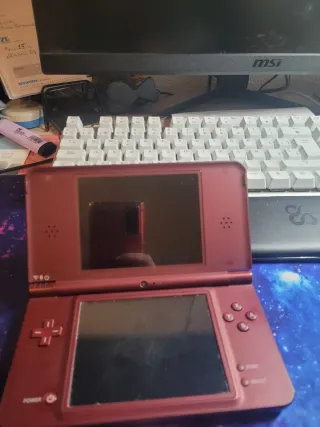 Nintendo DSi XL Roja
