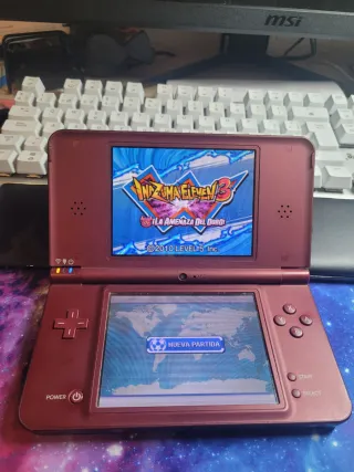Nintendo DSi XL Roja