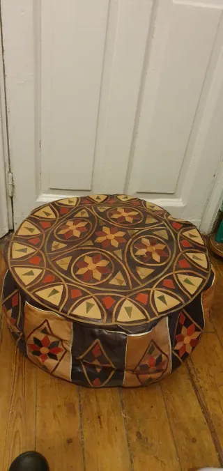 Pouf ottomano in pelle marocchina