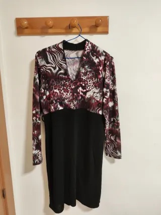 Vestido estampado negro y rojo