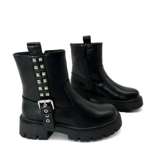 Botines Semicuero Negro Tachas Hebilla