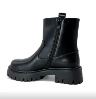 Botines Semicuero Negro Tachas Hebilla