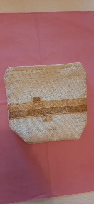 Bolso mini Tinita beige y dorado