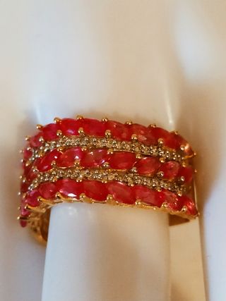 Anillo de de 18 kilates con Diamantes de Rubí