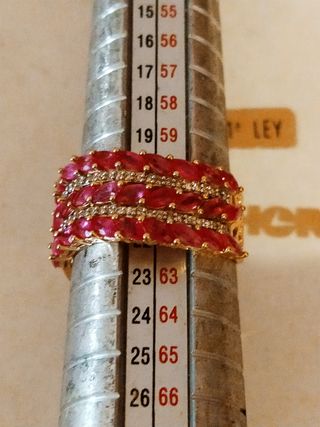 Anillo de de 18 kilates con Diamantes de Rubí