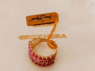 Anillo de de 18 kilates con Diamantes de Rubí