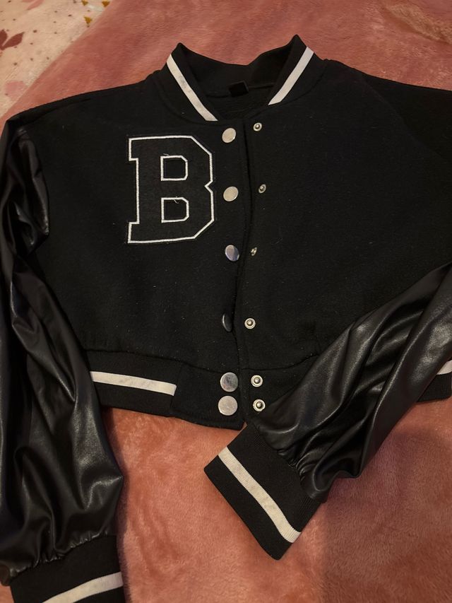 Chaqueta Bomber Shein Negra con Logo B
