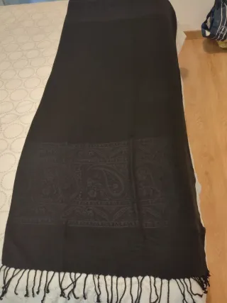 Pareo negro con flecos