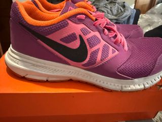 Zapatillas Nike Moradas y Rosas
