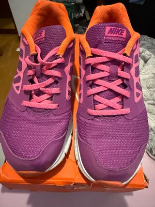 Zapatillas Nike Moradas y Rosas