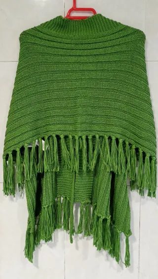 Chal verde con flecos