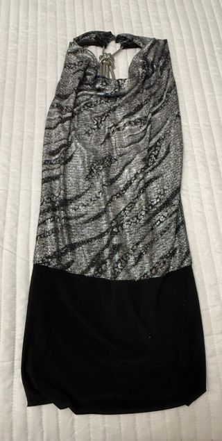 Vestido de fiesta plateado y negro