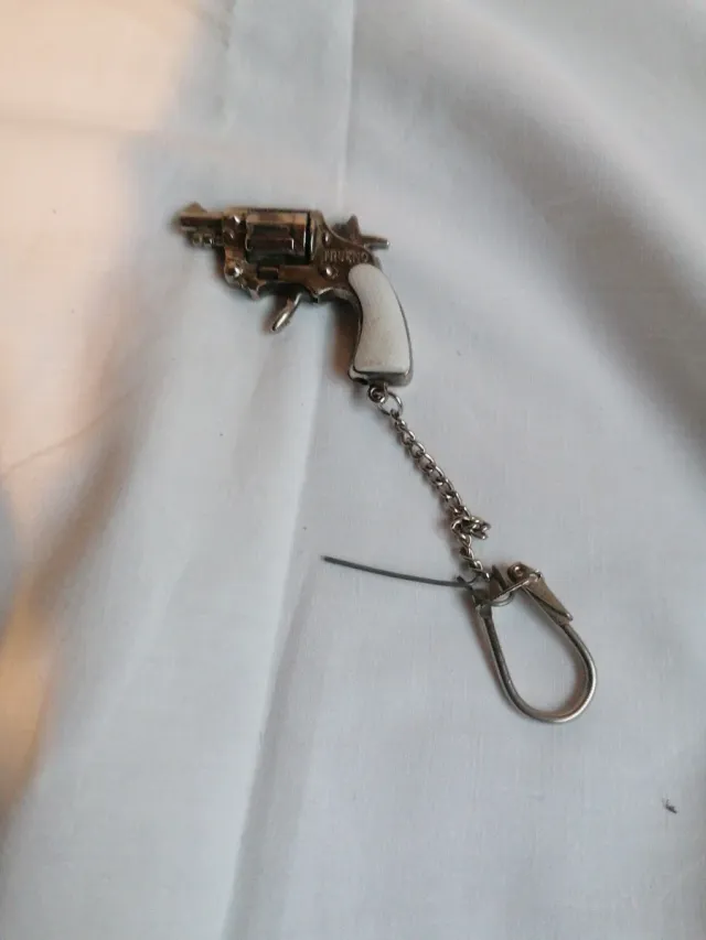 Llavero Vintage Pistola Metálica
