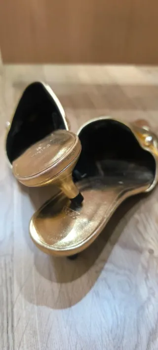 Zapatos Zara dorados