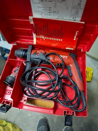 Taladro percutor Hilti TE 2-M con 2 cabezales