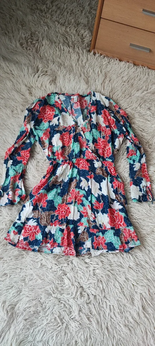 Vestido Amuse Society floral azul y rojo