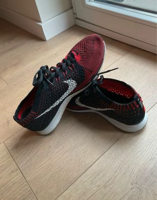 Zapatillas Nike Flyknit Rojas y Negras
