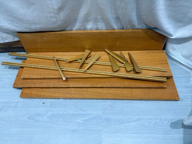 Estantería madera y metal ( no se envía)