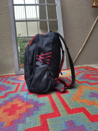 Mochila Deadpool Roja y Negra