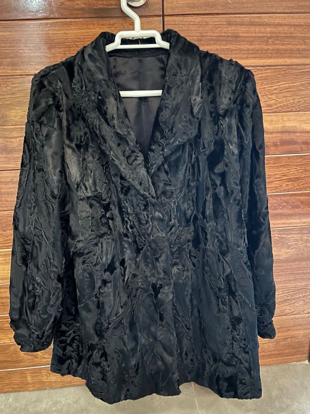 Abrigo de astracán negro