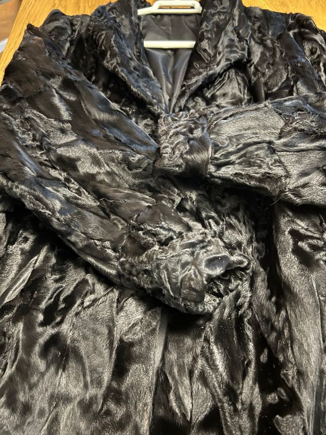 Abrigo de astracán negro