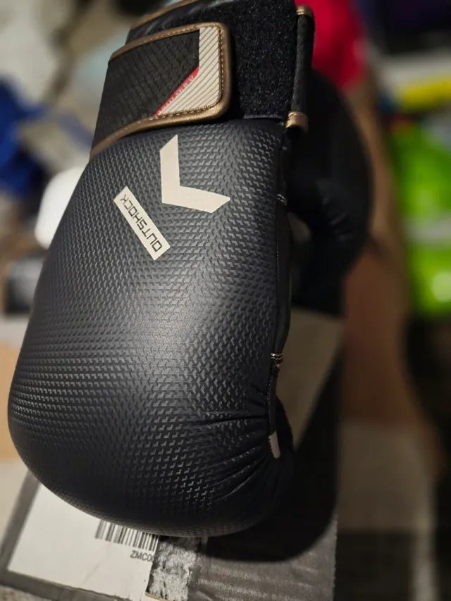 Guantes de boxeo Outshock negros