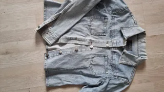 Chaqueta vaquera customizada