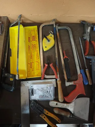 Lote de herramientas manuales