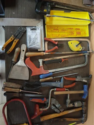 Lote de herramientas manuales