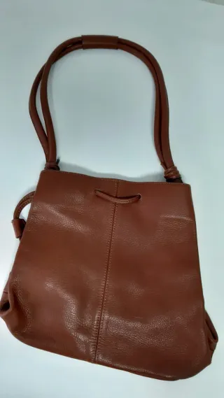 Bolso de piel marrón
