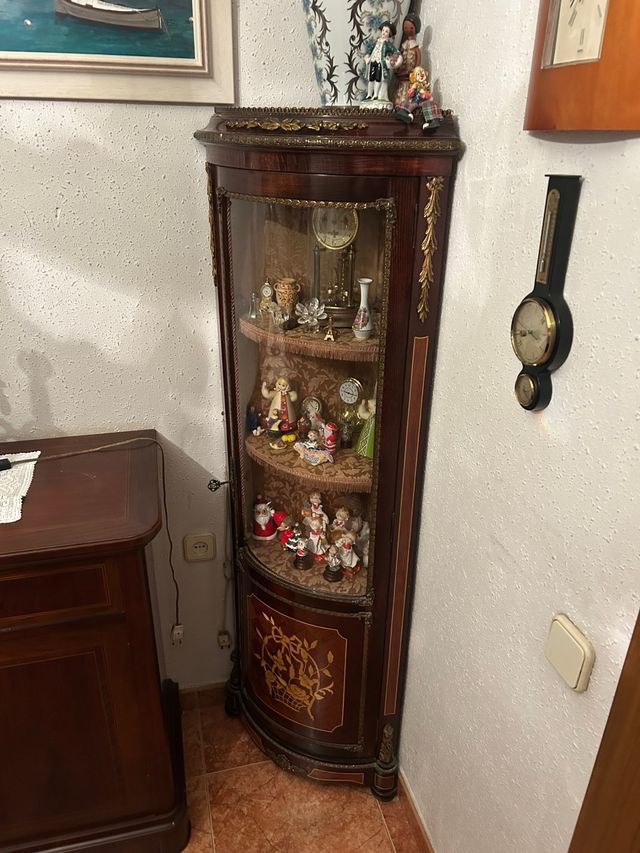 Espositore angolare in legno e cristallo dorato