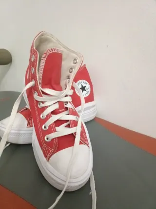 Auténticas Converse de  plataforma rojas y blancas