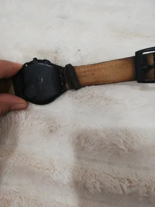 Reloj Swatch Negro y Marrón