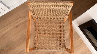 Silla de madera y ratán