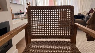 Silla de madera y ratán