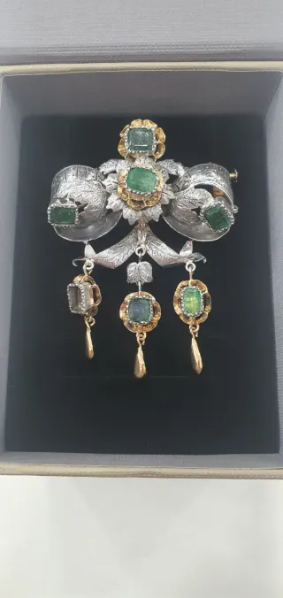 Broche oro 18ct S.XIX esmeraldas