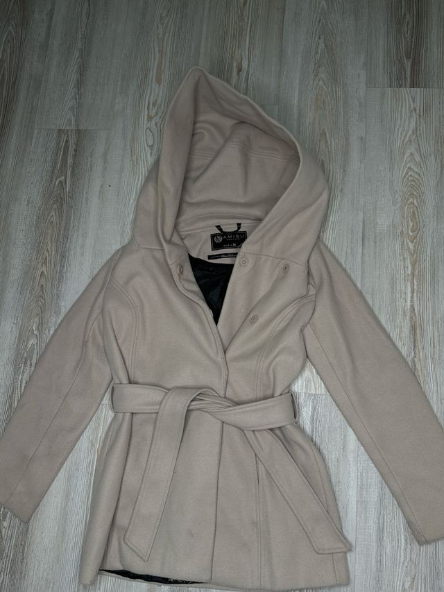 Chaqueta elegante ,  Beige Talla M con Cinturón.