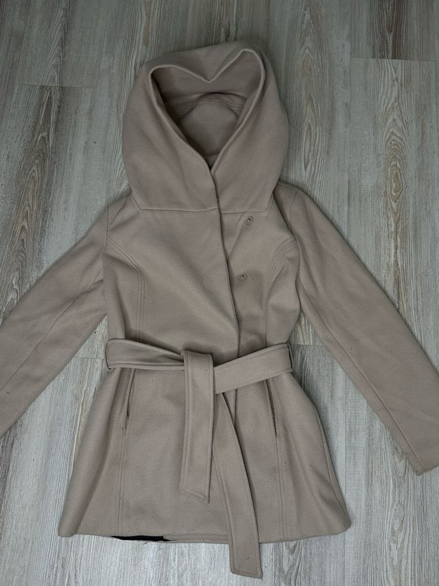 Chaqueta elegante ,  Beige Talla M con Cinturón.