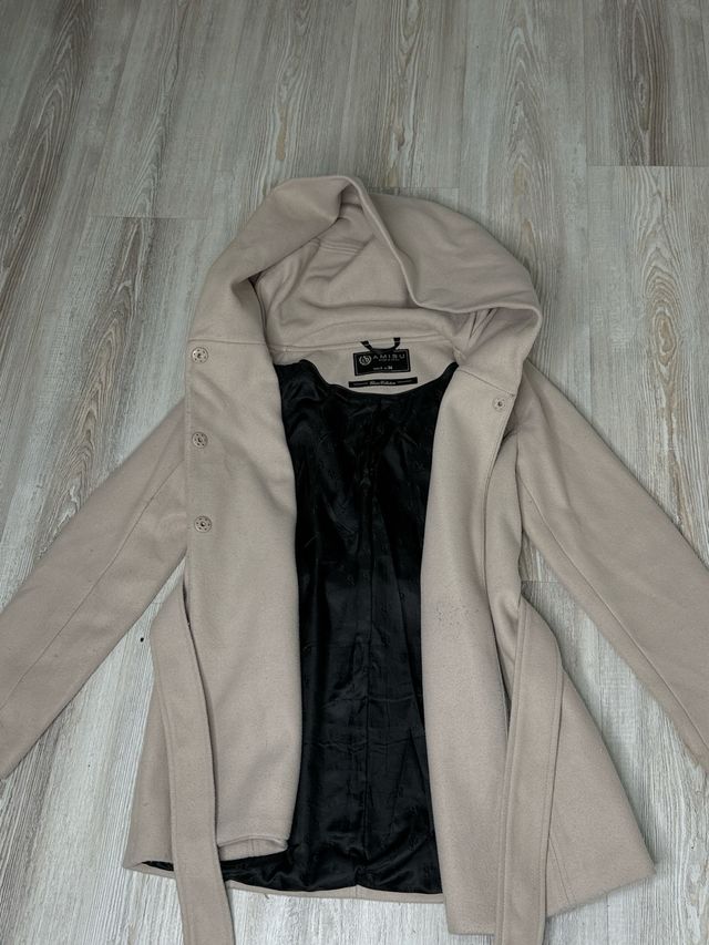 Chaqueta elegante ,  Beige Talla M con Cinturón.