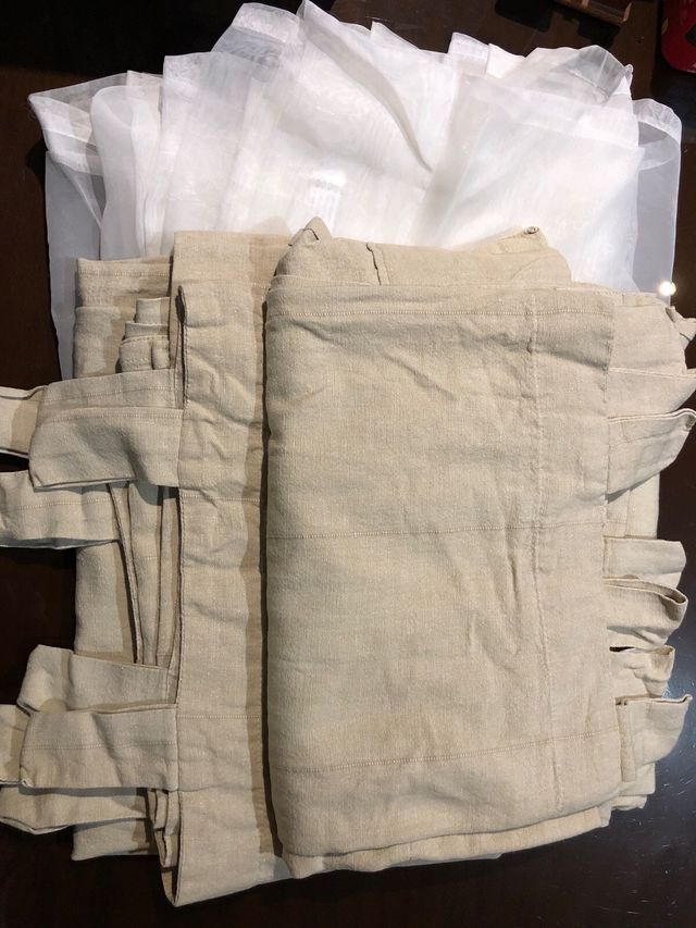 Cortinas y visillos beige y blancos