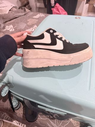Zapatos negros plataforma blancos