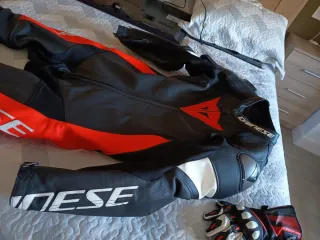 Mono Dainese Moto Piel Negro/Rojo