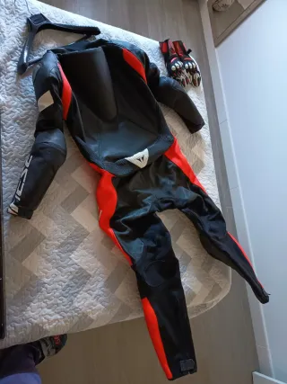 Mono Dainese Moto Piel Negro/Rojo