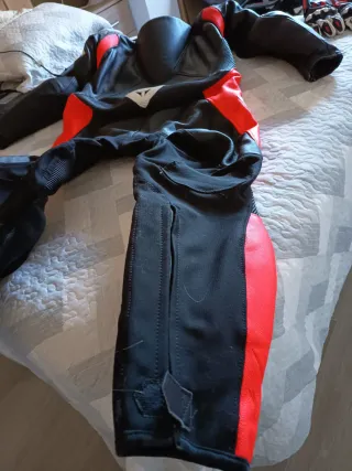 Mono Dainese Moto Piel Negro/Rojo