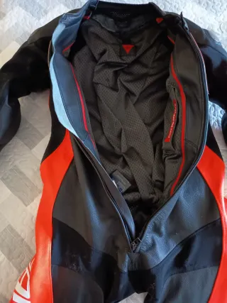 Mono Dainese Moto Piel Negro/Rojo