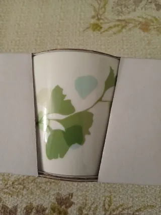 Tazze in porcellana con decoro floreale